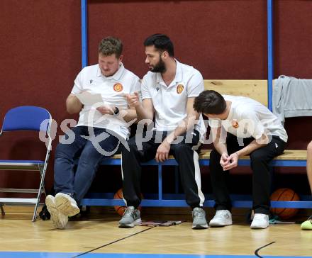 Basketball 2. Liga 2025/2026. Grunddurchgang 7. Runde.  Woerthersee Piraten gegen Traiskirchen Lions NexGen.  Trainer Paulius Barkus, Co-Trainer Aldin Avdic   (Traiskirchen). Klagenfurt, am 15.11.2025.
Foto: Kuess
---
pressefotos, pressefotografie, kuess, qs, qspictures, sport, bild, bilder, bilddatenbank