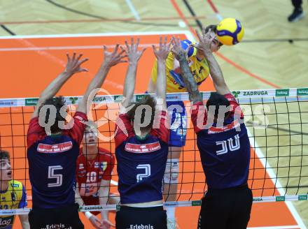 Volleyball Bundesliga. AVL. Austrian Volleyball League.   Aich/Dob gegen VBK Kelag Woerther-See-Loewen Klagenfurt.  Jan Jirasek (Aich/Dob), Ben Stockhammer, David Marius Petschnig, Leonardo Plaza Gandini  (VBK Klagenfurt). Bleiburg, am 15.11.2025.
Foto: Kuess
www.qspictures.net
---
pressefotos, pressefotografie, kuess, qs, qspictures, sport, bild, bilder, bilddatenbank