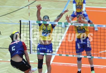 Volleyball Bundesliga. AVL. Austrian Volleyball League.   Aich/Dob gegen VBK Kelag Woerther-See-Loewen Klagenfurt.  Luan Weber, Tobias Marian Reinstadler (Aich/Dob),  Ben Stockhammer (VBK Klagenfurt). Bleiburg, am 15.11.2025.
Foto: Kuess
www.qspictures.net
---
pressefotos, pressefotografie, kuess, qs, qspictures, sport, bild, bilder, bilddatenbank