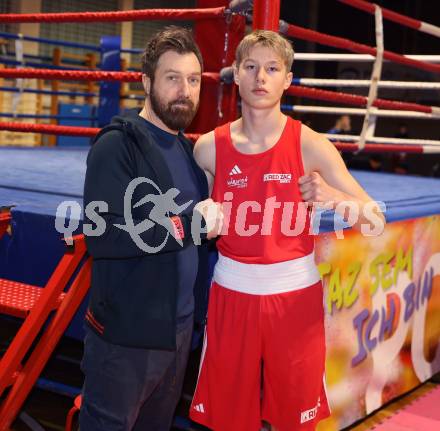 Boxen Kaerntner Meisterschaft. Nico Seebacher (AUT), Vater. Klagenfurt, 15.11.2025.
Foto: Kuess
www.qspictures.net
---
pressefotos, pressefotografie, kuess, qs, qspictures, sport, bild, bilder, bilddatenbank
