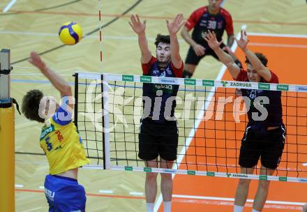 Volleyball Bundesliga. AVL. Austrian Volleyball League.   Aich/Dob gegen VBK Kelag Woerther-See-Loewen Klagenfurt. Jan Jirasek  (Aich/Dob), Ethan Robert Nashim, Jonas Emanuel Holzinger  (VBK Klagenfurt). Bleiburg, am 15.11.2025.
Foto: Kuess
www.qspictures.net
---
pressefotos, pressefotografie, kuess, qs, qspictures, sport, bild, bilder, bilddatenbank