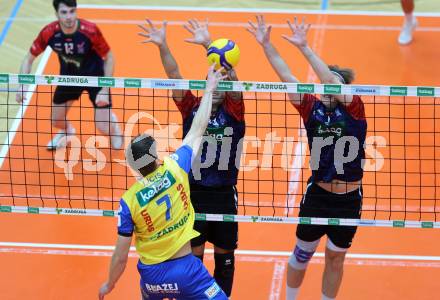 Volleyball Bundesliga. AVL. Austrian Volleyball League.   Aich/Dob gegen VBK Kelag Woerther-See-Loewen Klagenfurt.  Zigurds Janis Licis (Aich/Dob),  Leonardo Plaza Gandini, David Marius Petschnig  (VBK Klagenfurt). Bleiburg, am 15.11.2025.
Foto: Kuess
www.qspictures.net
---
pressefotos, pressefotografie, kuess, qs, qspictures, sport, bild, bilder, bilddatenbank