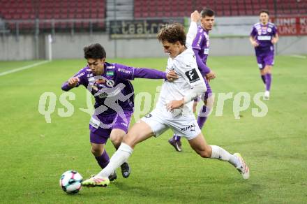 Fussball 2. Liga. SK Austria Klagenfurt gegen Amstetten.  Rei Okada  (Klagenfurt), Matthias Gragger   (Amstetten).  Klagenfurt, 22.11..2025.
Foto: Kuess
www.qspictures.net
---
pressefotos, pressefotografie, kuess, qs, qspictures, sport, bild, bilder, bilddatenbank