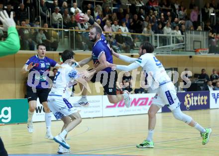 Handball Bundesliga. HLA. SC Ferlach gegen Linz.  Patrik Leban (SCF), Andrei Klimavets  (Linz).  Ferlach, am 22.11.2025.
Foto: Kuess
www.qspictures.net
---
pressefotos, pressefotografie, kuess, qs, qspictures, sport, bild, bilder, bilddatenbank