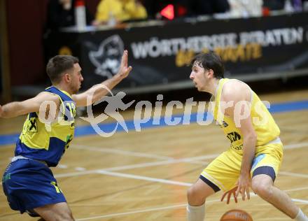 Basketball Austria CUP 2025/26 AF. Woerthersee Piraten gegen UBSC Graz.  Elias Podany (Piraten), Niklas Michel  (Graz). Klagenfurt, am 22.11.2025.
Foto: Kuess
---
pressefotos, pressefotografie, kuess, qs, qspictures, sport, bild, bilder, bilddatenbank