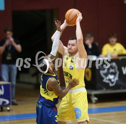 Basketball Austria CUP 2025/26 AF. Woerthersee Piraten gegen UBSC Graz. Jan-Arne Apschner  (Piraten), Tevin Brewer  (Graz). Klagenfurt, am 22.11.2025.
Foto: Kuess
---
pressefotos, pressefotografie, kuess, qs, qspictures, sport, bild, bilder, bilddatenbank