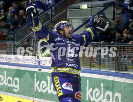 Eishockey ICE Bundesliga.  Winn2day ICE Hockey League. VSV gegen Black Wings Linz.  Torjubel Adam Helewka (VSV). Villach am 28.11.2025.
Foto: Kuess
www.qspictures.net
---
pressefotos, pressefotografie, kuess, qs, qspictures, sport, bild, bilder, bilddatenbank