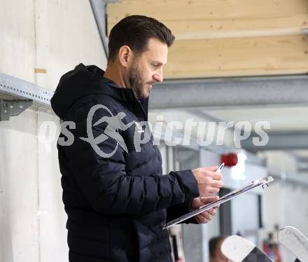 Eishockey. Laenderspiel U20 Oesterreich gegen Slowenien.  Assistant Coach Paul Ulrich (AUT).  Ferlach, am 3.12.2025.
Foto: Kuess
www.qspictures.net
---
pressefotos, pressefotografie, kuess, qs, qspictures, sport, bild, bilder, bilddatenbank