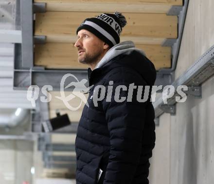 Eishockey. Laenderspiel U20 Oesterreich gegen Slowenien. Head Coach Philipp Pinter  (AUT).  Ferlach, am 3.12.2025.
Foto: Kuess
www.qspictures.net
---
pressefotos, pressefotografie, kuess, qs, qspictures, sport, bild, bilder, bilddatenbank