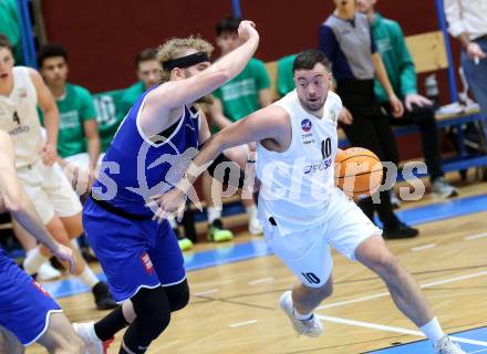 Basketball 2. Liga 2025/2026. Grunddurchgang 9. Runde.  KOS gegen Kufstein Towers.  Veljko Dena (KOS),  Juho-Matti Henttonen  (Kufstein). Klagenfurt, am 8.12.2025.
Foto: Kuess
---
pressefotos, pressefotografie, kuess, qs, qspictures, sport, bild, bilder, bilddatenbank