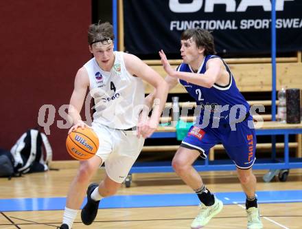 Basketball 2. Liga 2025/2026. Grunddurchgang 9. Runde.  KOS gegen Kufstein Towers.  Samuel Seher  (KOS),  Pauls Miglinieks (Kufstein). Klagenfurt, am 8.12.2025.
Foto: Kuess
---
pressefotos, pressefotografie, kuess, qs, qspictures, sport, bild, bilder, bilddatenbank