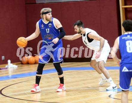 Basketball 2. Liga 2025/2026. Grunddurchgang 9. Runde.  KOS gegen Kufstein Towers. Marin Sliskovic  (KOS), Juho-Matti Henttonen   (Kufstein). Klagenfurt, am 8.12.2025.
Foto: Kuess
---
pressefotos, pressefotografie, kuess, qs, qspictures, sport, bild, bilder, bilddatenbank