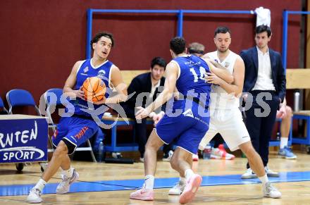 Basketball 2. Liga 2025/2026. Grunddurchgang 9. Runde.  KOS gegen Kufstein Towers.  Veljko Dena (KOS),  Daniele Kuchar , Pol Canovas,  (Kufstein). Klagenfurt, am 8.12.2025.
Foto: Kuess
---
pressefotos, pressefotografie, kuess, qs, qspictures, sport, bild, bilder, bilddatenbank