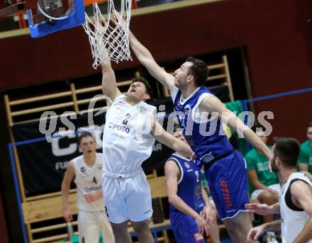 Basketball 2. Liga 2025/2026. Grunddurchgang 9. Runde.  KOS gegen Kufstein Towers.   Jure Bavdek (KOS), Pol Canovas  (Kufstein). Klagenfurt, am 8.12.2025.
Foto: Kuess
---
pressefotos, pressefotografie, kuess, qs, qspictures, sport, bild, bilder, bilddatenbank