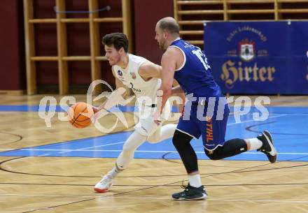 Basketball 2. Liga 2025/2026. Grunddurchgang 9. Runde.  KOS gegen Kufstein Towers.  Simon Siencnik (KOS), Mate Horvath  (Kufstein). Klagenfurt, am 8.12.2025.
Foto: Kuess
---
pressefotos, pressefotografie, kuess, qs, qspictures, sport, bild, bilder, bilddatenbank