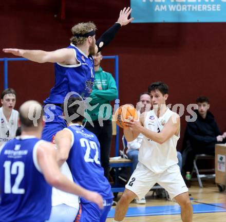 Basketball 2. Liga 2025/2026. Grunddurchgang 9. Runde.  KOS gegen Kufstein Towers.  Jure Bavdek (KOS),  Juho-Matti Henttonen  (Kufstein). Klagenfurt, am 8.12.2025.
Foto: Kuess
---
pressefotos, pressefotografie, kuess, qs, qspictures, sport, bild, bilder, bilddatenbank