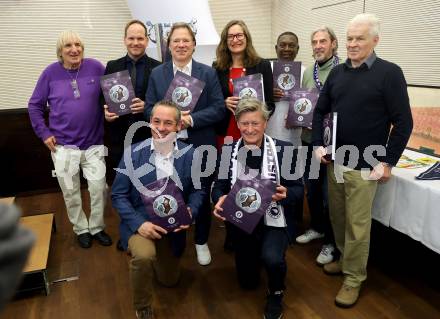 Fussball. Buchpraesentation 105 Jahre SK Austria Klagenfurt. Helmut Koenig, Christian Rosenzopf, Constance Mochar, Kasim Ramadhani, Franz Oberacher, Alois Jagodic, Dieter Schmied, Arno Arthofer.    Klagenfurt, am 10.12.2025.
Foto: Kuess
www.qspictures.net
---
pressefotos, pressefotografie, kuess, qs, qspictures, sport, bild, bilder, bilddatenbank
