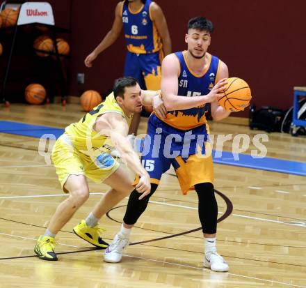 Basketball 2. Liga 2025/2026. Grunddurchgang 8. Runde. Woerthersee Piraten  gegen BBU Salzburg. Jan-Arne Apschner   (Piraten), Marko Rakic  (Salzburg). Klagenfurt, am 13.12.2025.
Foto: Kuess
---
pressefotos, pressefotografie, kuess, qs, qspictures, sport, bild, bilder, bilddatenbank