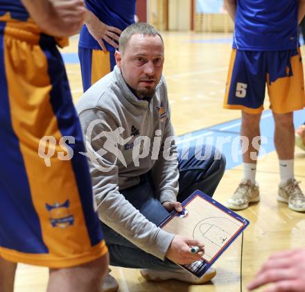 Basketball 2. Liga 2025/2026. Grunddurchgang 8. Runde. Woerthersee Piraten  gegen BBU Salzburg.   Trainer Christian Ponz  (Salzburg). Klagenfurt, am 13.12.2025.
Foto: Kuess
---
pressefotos, pressefotografie, kuess, qs, qspictures, sport, bild, bilder, bilddatenbank