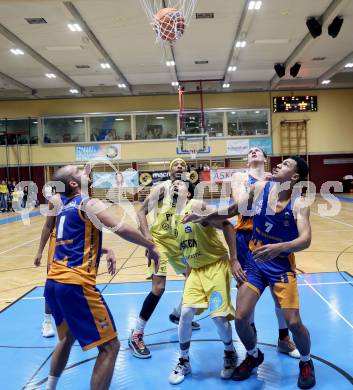 Basketball 2. Liga 2025/2026. Grunddurchgang 8. Runde. Woerthersee Piraten  gegen BBU Salzburg.  Marcus Holyfield  (Piraten), Oscar Schmit, Marvin Hylton  (Salzburg). Klagenfurt, am 13.12.2025.
Foto: Kuess
---
pressefotos, pressefotografie, kuess, qs, qspictures, sport, bild, bilder, bilddatenbank
