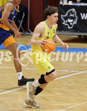 Basketball 2. Liga 2025/2026. Grunddurchgang 8. Runde. Woerthersee Piraten  gegen BBU Salzburg.  Lukas Simoner   (Piraten). Klagenfurt, am 13.12.2025.
Foto: Kuess
---
pressefotos, pressefotografie, kuess, qs, qspictures, sport, bild, bilder, bilddatenbank