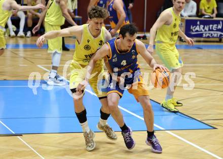 Basketball 2. Liga 2025/2026. Grunddurchgang 8. Runde. Woerthersee Piraten  gegen BBU Salzburg. Lukas Simoner   (Piraten),  Tomy Ezequiel Vicente   (Salzburg). Klagenfurt, am 13.12.2025.
Foto: Kuess
---
pressefotos, pressefotografie, kuess, qs, qspictures, sport, bild, bilder, bilddatenbank