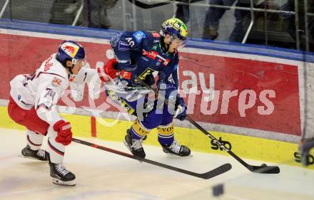 Eishockey ICE Bundesliga.  Winn2day ICE Hockey League. VSV gegen EC Red Bull Salzburg.  Elias Wallenta  (VSV), Travis St. Denis   (RBS). Villach am 12.12.2025.
Foto: Kuess
www.qspictures.net
---
pressefotos, pressefotografie, kuess, qs, qspictures, sport, bild, bilder, bilddatenbank