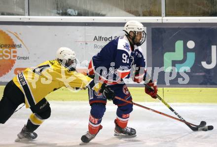 Eishockey AHC Division III Mitte.  EC Arnoldstein gegen HC Koettern I. Filippo Agnola (Arnoldstein),  Stefan Geier  (Koettern). Velden,  am 19.12.2025.
Foto: Kuess
www.qspictures.net
---
pressefotos, pressefotografie, kuess, qs, qspictures, sport, bild, bilder, bilddatenbank
