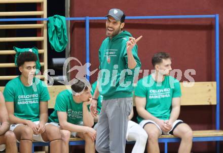 Basketball 2. Liga 2025/2026. Grunddurchgang 11. Runde.  KOS Celovec gegen Vienna Timberwolves.  Trainer Dalibor Cevriz  (KOS),  Klagenfurt, am 20.12.2025.
Foto: Kuess
---
pressefotos, pressefotografie, kuess, qs, qspictures, sport, bild, bilder, bilddatenbank