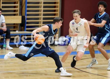 Basketball 2. Liga 2025/2026. Grunddurchgang 11. Runde.  KOS Celovec gegen Vienna Timberwolves. Samuel Seher  (KOS),  Janis Tomaschek (Vienna). Klagenfurt, am 20.12.2025.
Foto: Kuess
---
pressefotos, pressefotografie, kuess, qs, qspictures, sport, bild, bilder, bilddatenbank