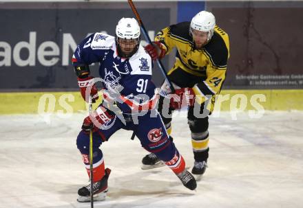 Eishockey AHC Division III Mitte.  EC Arnoldstein gegen HC Koettern I. Eldin Hadzic (Arnoldstein),  Stefan Geier  (Koettern). Velden,  am 19.12.2025.
Foto: Kuess
www.qspictures.net
---
pressefotos, pressefotografie, kuess, qs, qspictures, sport, bild, bilder, bilddatenbank