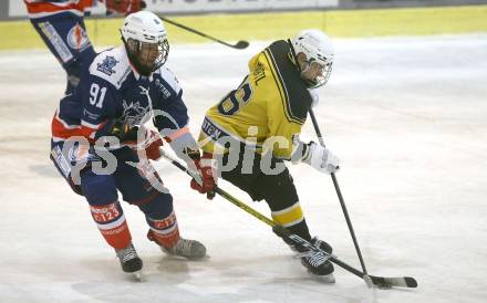 Eishockey AHC Division III Mitte.  EC Arnoldstein gegen HC Koettern I.  Timo Martl  (Arnoldstein), Stefan Geier   (Koettern). Velden,  am 19.12.2025.
Foto: Kuess
www.qspictures.net
---
pressefotos, pressefotografie, kuess, qs, qspictures, sport, bild, bilder, bilddatenbank