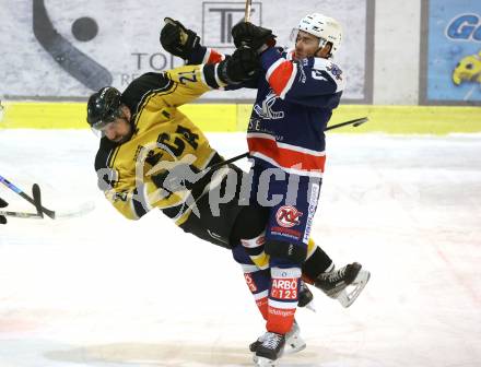 Eishockey AHC Division III Mitte.  EC Arnoldstein gegen HC Koettern I.  Andreas Tributsch (Arnoldstein),  Markus Stich (Koettern). Velden,  am 19.12.2025.
Foto: Kuess
www.qspictures.net
---
pressefotos, pressefotografie, kuess, qs, qspictures, sport, bild, bilder, bilddatenbank