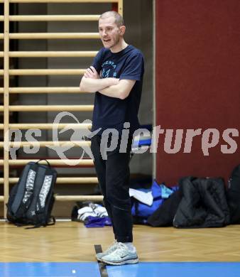 Basketball 2. Liga 2025/2026. Grunddurchgang 11. Runde.  KOS Celovec gegen Vienna Timberwolves.  Trainer Justin Schl&Atilde;&frac14;enken (Vienna). Klagenfurt, am 20.12.2025.
Foto: Kuess
---
pressefotos, pressefotografie, kuess, qs, qspictures, sport, bild, bilder, bilddatenbank