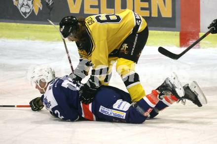 Eishockey AHC Division III Mitte.  EC Arnoldstein gegen HC Koettern I. Guido Galli (Arnoldstein),  Alexander Goritschnig  (Koettern). Velden,  am 19.12.2025.
Foto: Kuess
www.qspictures.net
---
pressefotos, pressefotografie, kuess, qs, qspictures, sport, bild, bilder, bilddatenbank
