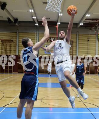 Basketball 2. Liga 2025/2026. Grunddurchgang 11. Runde.  KOS Celovec gegen Vienna Timberwolves.  Veljko Dena (KOS), Valentin Siegmund  (Vienna). Klagenfurt, am 20.12.2025.
Foto: Kuess
---
pressefotos, pressefotografie, kuess, qs, qspictures, sport, bild, bilder, bilddatenbank