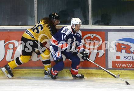 Eishockey AHC Division III Mitte.  EC Arnoldstein gegen HC Koettern I.  Guido Galli  (Arnoldstein),  Jakob Koppitsch  (Koettern). Velden,  am 19.12.2025.
Foto: Kuess
www.qspictures.net
---
pressefotos, pressefotografie, kuess, qs, qspictures, sport, bild, bilder, bilddatenbank
