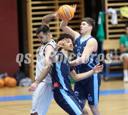 Basketball 2. Liga 2025/2026. Grunddurchgang 11. Runde.  KOS Celovec gegen Vienna Timberwolves.  Marin Sliskovic (KOS),  Paul Kircher (Vienna). Klagenfurt, am 20.12.2025.
Foto: Kuess
---
pressefotos, pressefotografie, kuess, qs, qspictures, sport, bild, bilder, bilddatenbank