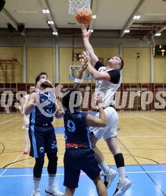 Basketball 2. Liga 2025/2026. Grunddurchgang 11. Runde.  KOS Celovec gegen Vienna Timberwolves.  Jernej Andolsek Heine (KOS),  Dean-Leon Cantor (Vienna). Klagenfurt, am 20.12.2025.
Foto: Kuess
---
pressefotos, pressefotografie, kuess, qs, qspictures, sport, bild, bilder, bilddatenbank