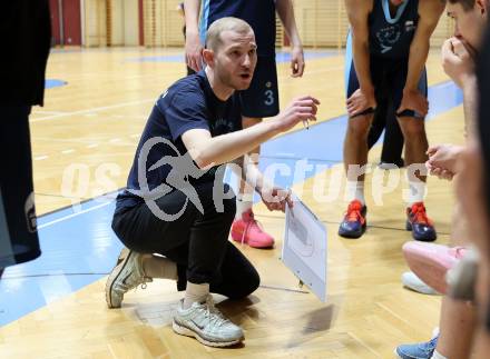 Basketball 2. Liga 2025/2026. Grunddurchgang 11. Runde.  KOS Celovec gegen Vienna Timberwolves. Trainer Justin Schluenken (Vienna). Klagenfurt, am 20.12.2025.
Foto: Kuess
---
pressefotos, pressefotografie, kuess, qs, qspictures, sport, bild, bilder, bilddatenbank