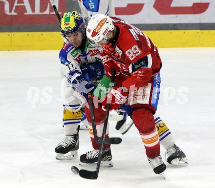 Eishockey ICE Bundesliga.  Winn2day ICE Hockey League. KAC gegen VSV.  Raphael Herburger (KAC),  John Hughes  (VSV). Klagenfurt, am 27.12.2025.
Foto: Kuess
www.qspictures.net
---
pressefotos, pressefotografie, kuess, qs, qspictures, sport, bild, bilder, bilddatenbank