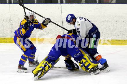 Eishockey AHC Division I. Althofen gegen Steindorf.  LAMEREINER Leon, HORN, Fabian  (Althofen), PETRIK, Benjamin (Steindorf). Althofen, am 3.1.2026.
Foto: Kuess
www.qspictures.net
---
pressefotos, pressefotografie, kuess, qs, qspictures, sport, bild, bilder, bilddatenbank