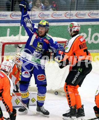 Eishockey ICE Bundesliga.  Winn2day ICE Hockey League. VSV gegen Graz99ers  Torjubel Brett Ritchie  (VSV),  Paul Stapelfeldt  (Graz). Villach, am 30.12.2025.
Foto: Kuess
www.qspictures.net
---
pressefotos, pressefotografie, kuess, qs, qspictures, sport, bild, bilder, bilddatenbank
