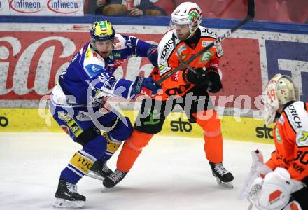Eishockey ICE Bundesliga.  Winn2day ICE Hockey League. VSV gegen Graz99ers  Elias Wallenta (VSV),   Kilian Zuendel  (Graz). Villach, am 30.12.2025.
Foto: Kuess
www.qspictures.net
---
pressefotos, pressefotografie, kuess, qs, qspictures, sport, bild, bilder, bilddatenbank