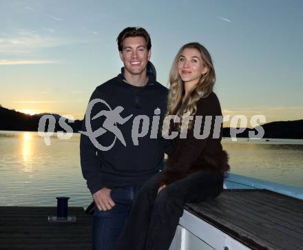 Eishockey ICE Bundesliga.  Winn2day ICE Hockey League. Nick Petersen (KAC), Freundin Mira. Klagenfurt, am 4.11.2025.
Foto: Kuess
www.qspictures.net
---
pressefotos, pressefotografie, kuess, qs, qspictures, sport, bild, bilder, bilddatenbank