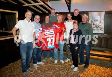 Eishockey. KAC. Legenden. Guenther Koren, Hans Sulzer, Andreas Pusnik, Erich Solderer, Robert Platzer, Thomas Hundertpfund, Helga Platzer,  Erwin Hasenbichler, Herbert Poeck  Klagenfurt, am 6.11.2025.
Foto: Kuess
www.qspictures.net
---
pressefotos, pressefotografie, kuess, qs, qspictures, sport, bild, bilder, bilddatenbank