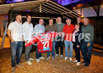 Eishockey. KAC. Legenden. Guenther Koren, Thomas Hundertpfund, Hans Sulzer, Andreas Pusnik, Erich Solderer, Robert Platzer, Helga Platzer, Erwin Hasenbichler, Herbert Poeck  Klagenfurt, am 6.11.2025.
Foto: Kuess
www.qspictures.net
---
pressefotos, pressefotografie, kuess, qs, qspictures, sport, bild, bilder, bilddatenbank