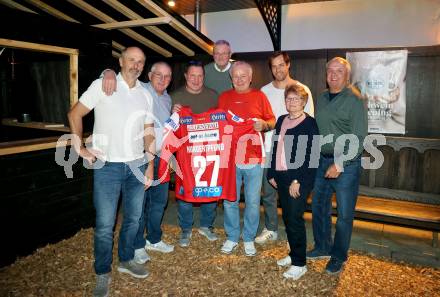 Eishockey. KAC. Legenden. Guenther Koren, Hans Sulzer, Andreas Pusnik, Erich Solderer, Robert Platzer, Thomas Hundertpfund, Helga Platzer,  Herbert Poeck  Klagenfurt, am 6.11.2025.
Foto: Kuess
www.qspictures.net
---
pressefotos, pressefotografie, kuess, qs, qspictures, sport, bild, bilder, bilddatenbank