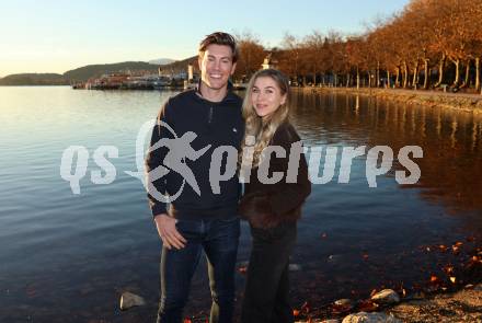 Eishockey ICE Bundesliga.  Winn2day ICE Hockey League. Nick Petersen (KAC), Freundin Mira. Klagenfurt, am 4.11.2025.
Foto: Kuess
www.qspictures.net
---
pressefotos, pressefotografie, kuess, qs, qspictures, sport, bild, bilder, bilddatenbank