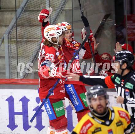 Eishockey ICE Bundesliga.  Winn2day ICE Hockey League. KAC gegen HC Falkenstein Pustertal.  Torjubel Mario Kempe, Simeon Schwinger  (KAC),    . Klagenfurt, am 5.1.2026
Foto: Kuess
www.qspictures.net
---
pressefotos, pressefotografie, kuess, qs, qspictures, sport, bild, bilder, bilddatenbank